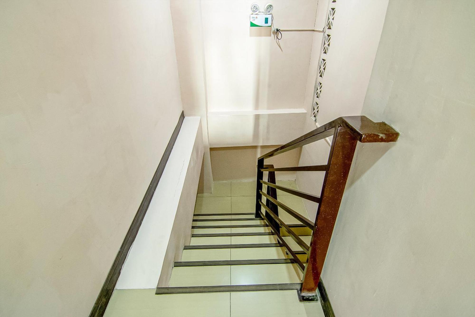 Oyo 766 Ichehan Apartments Manila Exterior photo